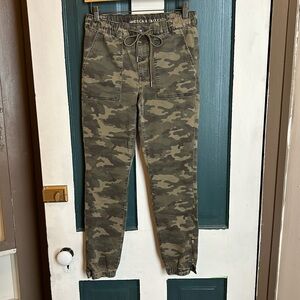 American Eagle Camo Next Level Stretch Pants